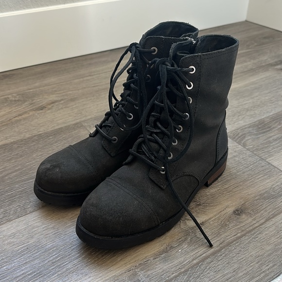 Ugg Kilmer II Lace Up Combat Style Black Winter Boots - Picture 4 of 8